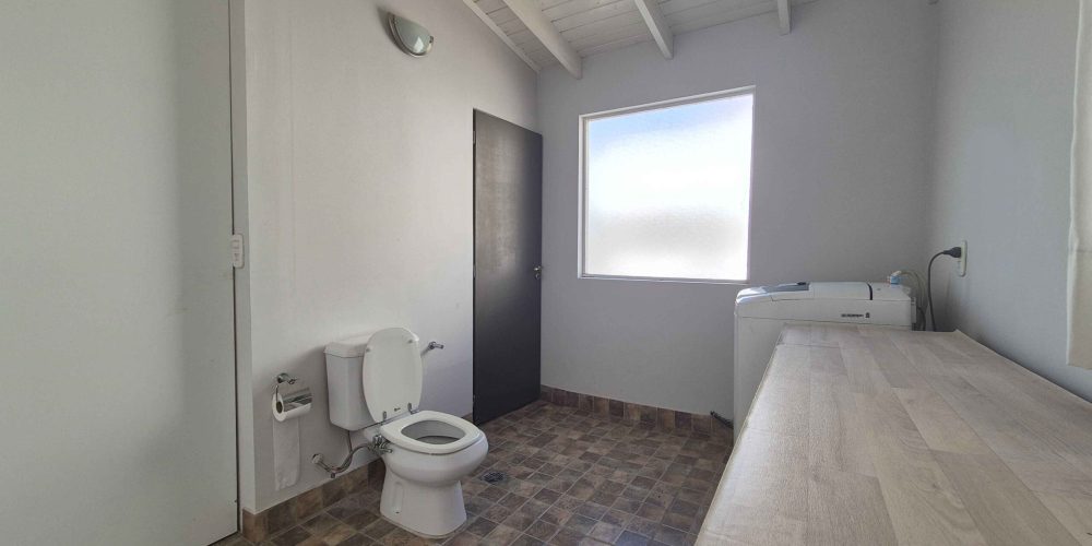 Lavadero-y-baño-planta-alta